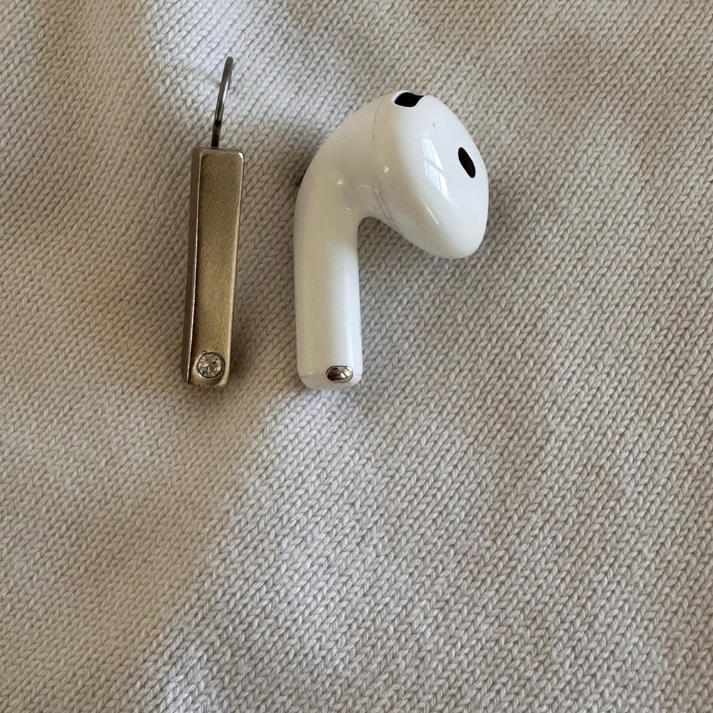 Single Givenchy Earring - image 5